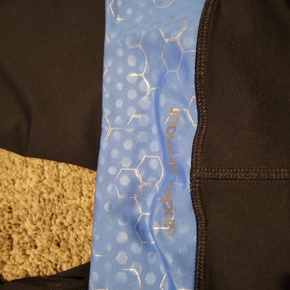 Women's Under Armor capris - Picture 3 of 4